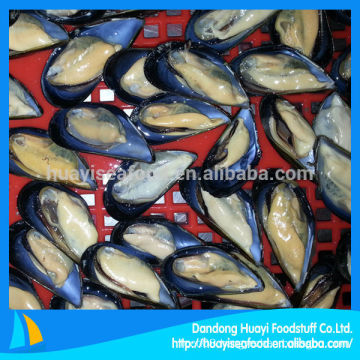 cooked mussel meat with half shell